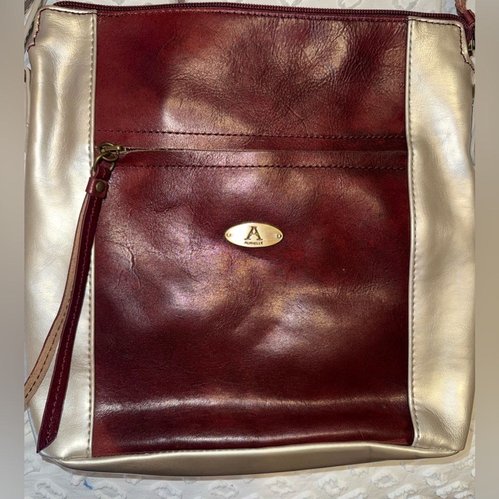 Aurielle Leather by Carryland Women’s Medium Crossbody Purse